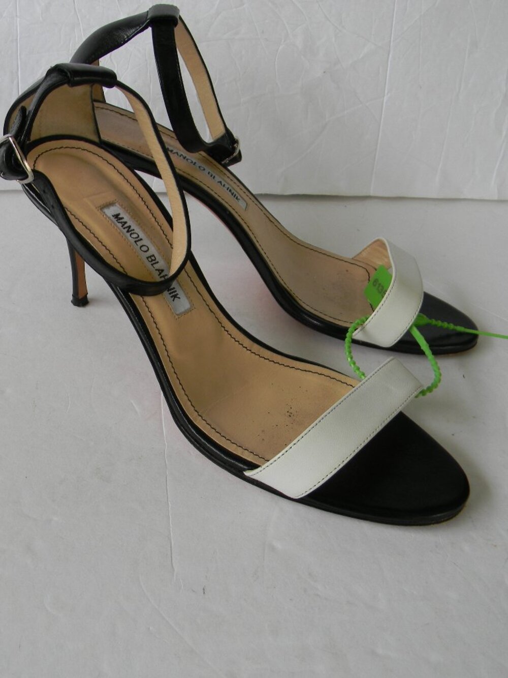 MANOLO BLAHNIK BLACK/WHITE LEATHER  ANKLE STRAP SANDALS HEELS 39.5 ITALY
